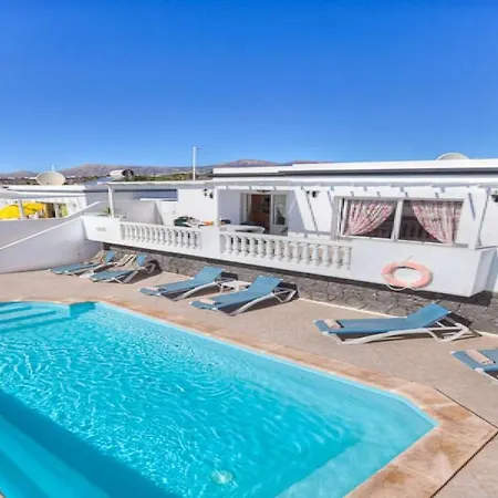 Puerto Del Carmen Sleeps 7 Pool Wifi *