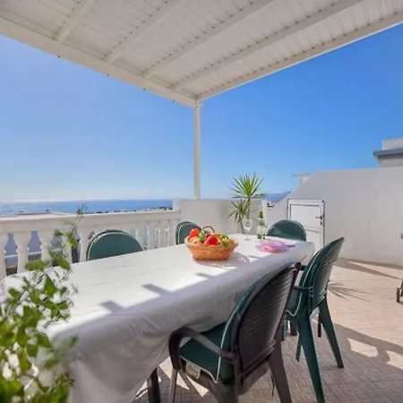 Villa Puerto Del Carmen Sleeps 7 Pool Wifi