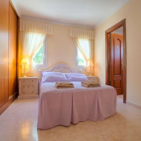 Willa Puerto Del Carmen Sleeps 7 Pool Wifi Puerto del Carmen (Lanzarote)