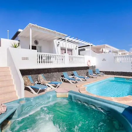Puerto Del Carmen Sleeps 7 Pool Wifi Willa