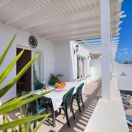 Puerto Del Carmen Sleeps 7 Pool Wifi Villa Puerto del Carmen (Lanzarote)