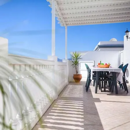 Puerto Del Carmen Sleeps 7 Pool Wifi Villa Puerto del Carmen (Lanzarote)