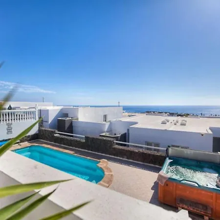 Willa Puerto Del Carmen Sleeps 7 Pool Wifi Puerto del Carmen (Lanzarote)