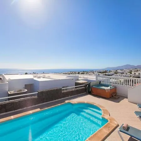 Puerto Del Carmen Sleeps 7 Pool Wifi Willa
